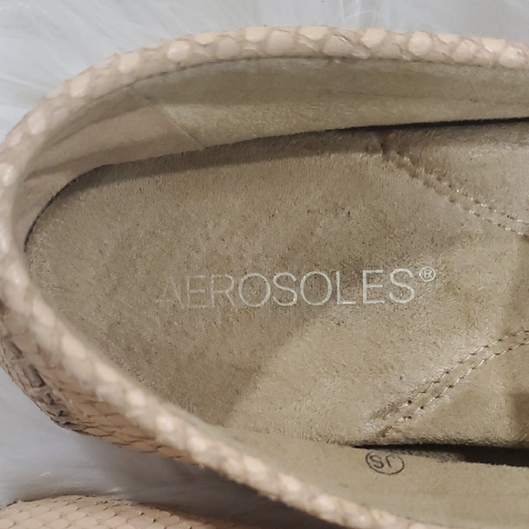 AEROSOLES Beige Textured Moccasins for Women - Picture 5 of 10